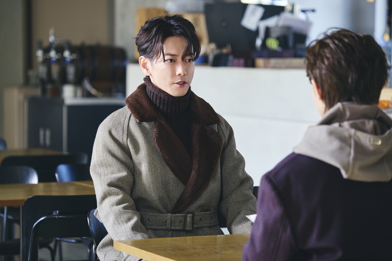 ドラマ『私の夫と結婚して』に出演する佐藤健