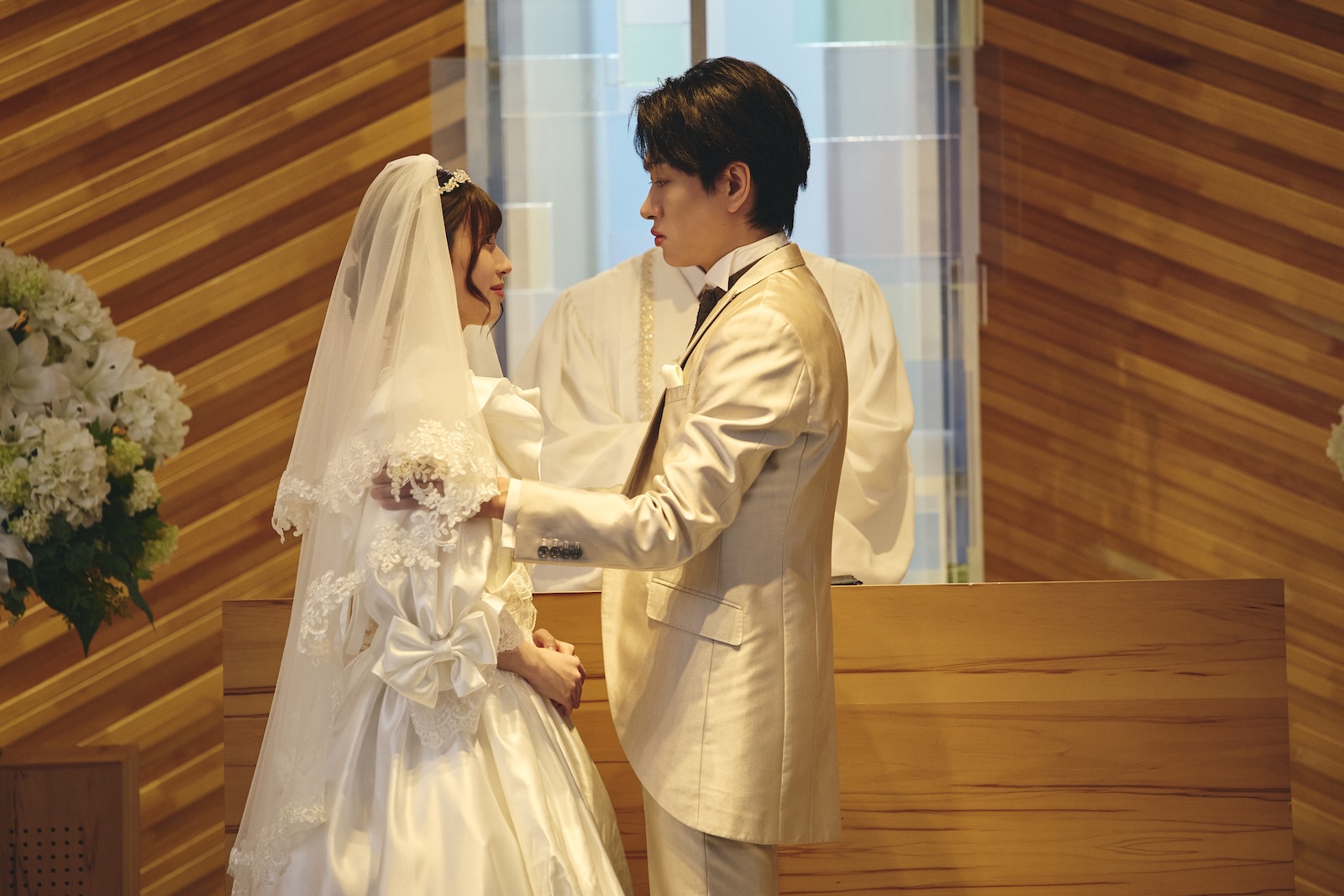 ドラマ『私の夫と結婚して』に出演する白石聖、横山裕