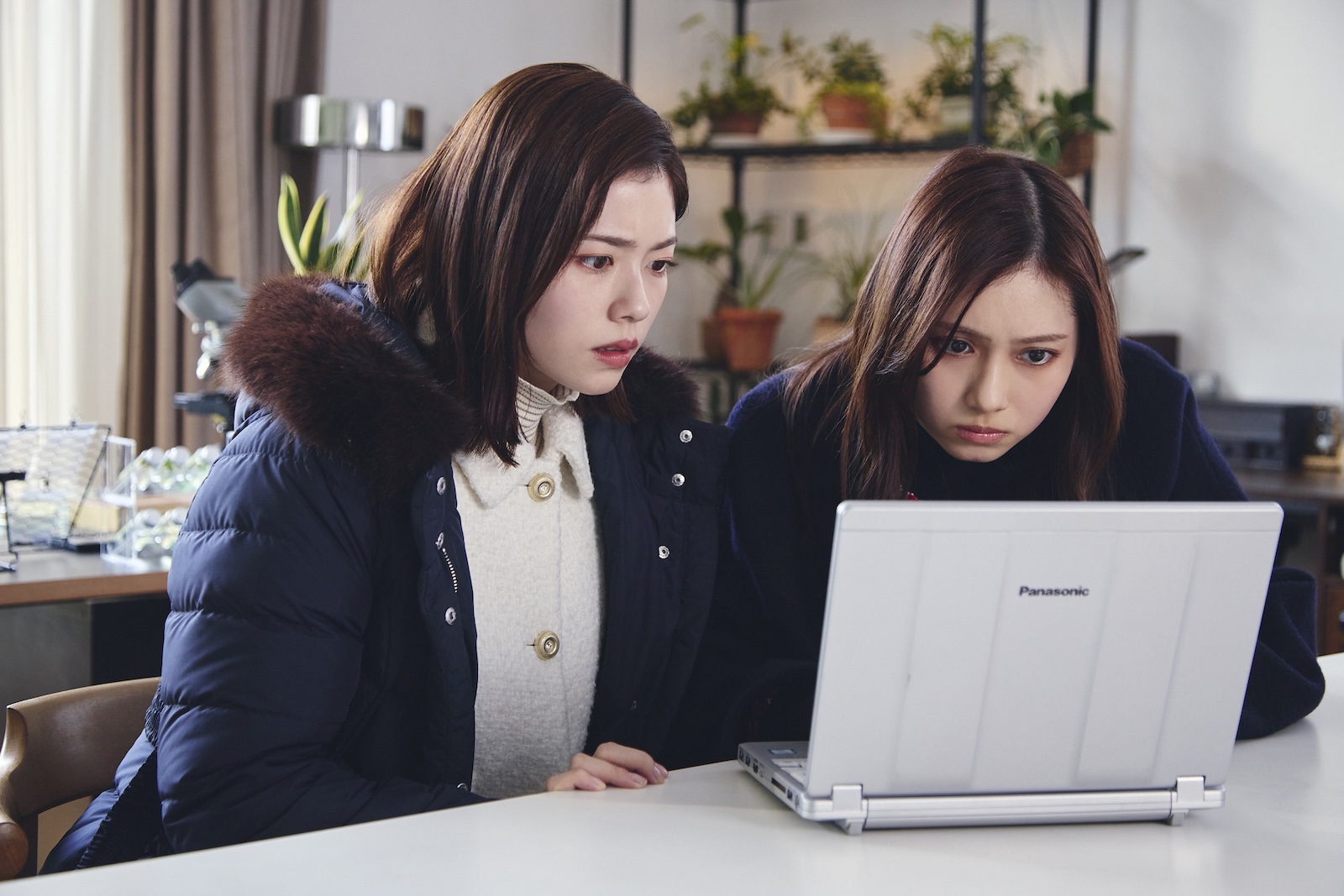 Amazon Original ドラマ『私の夫と結婚して』に出演する小芝風花、黒崎レイナ
