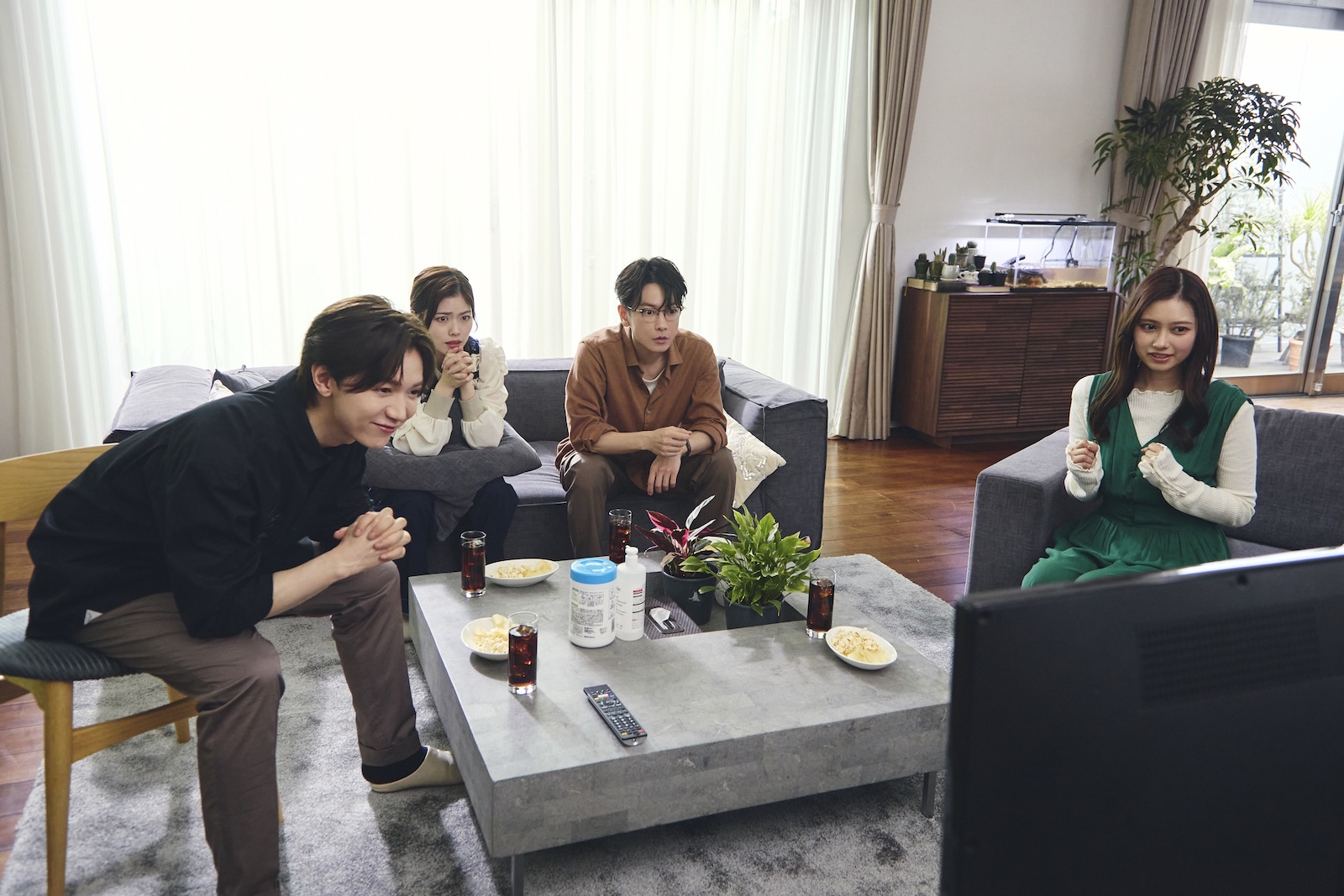 Amazon Original ドラマ『私の夫と結婚して』に出演する小芝風花、佐藤健、七五三掛龍也、黒崎レイナ