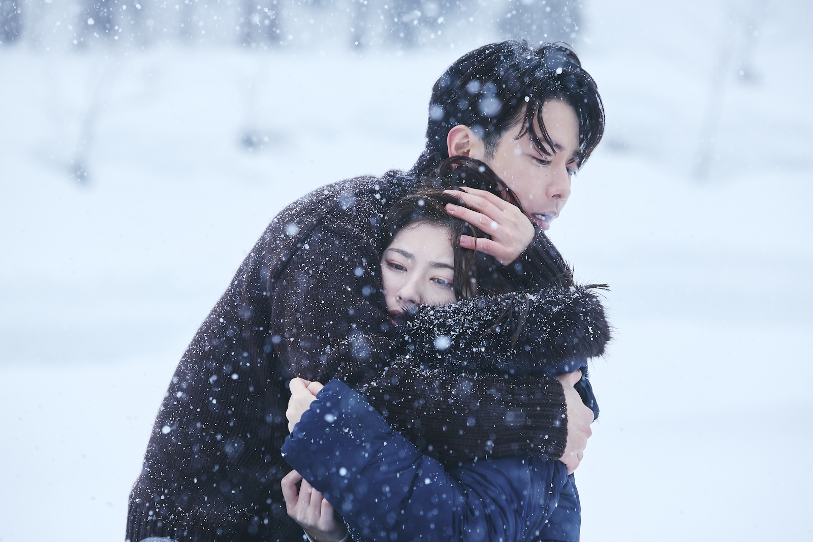 Amazon Original ドラマ『私の夫と結婚して』に出演する小芝風花、佐藤健