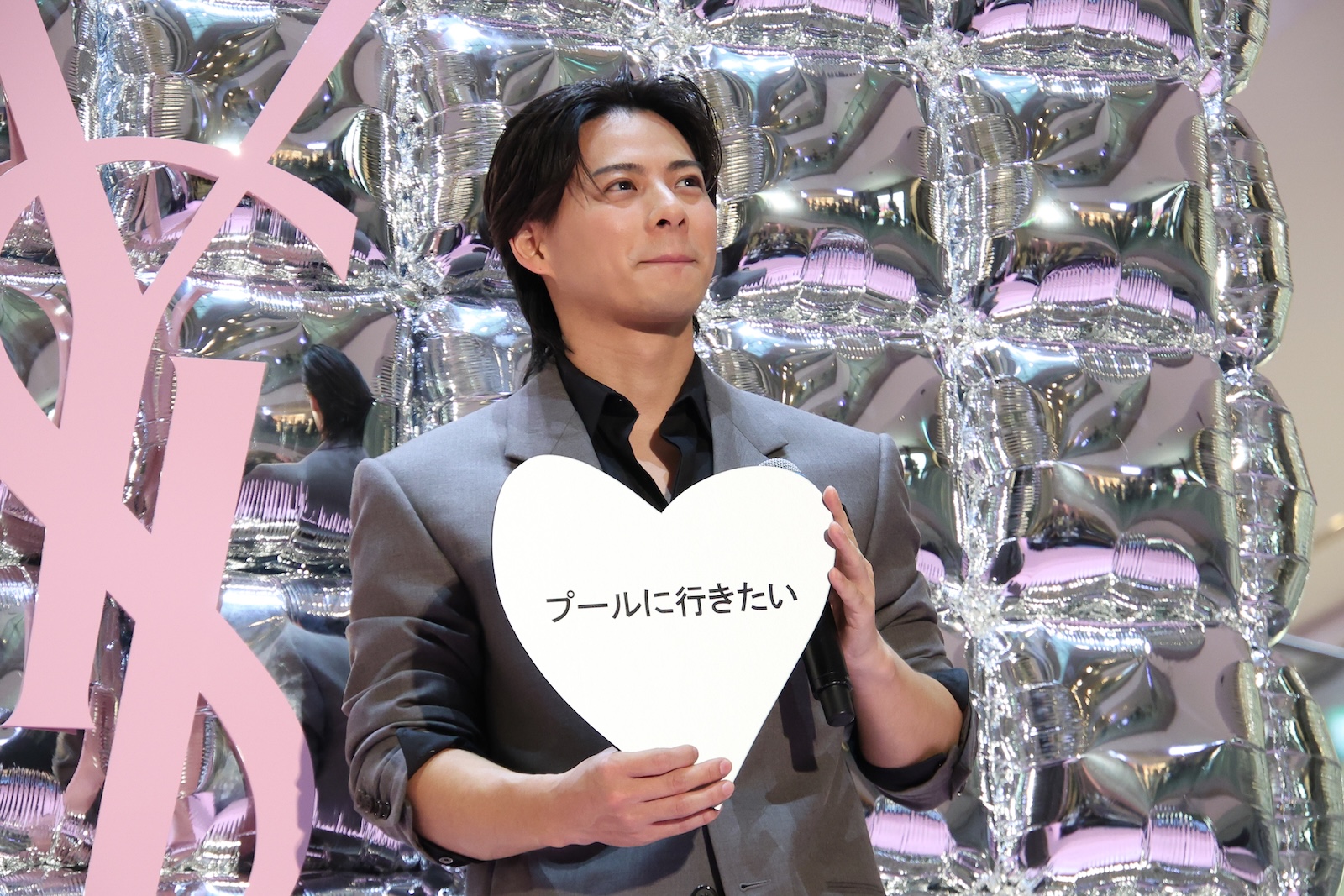 『YSL BEAUTY LOVE GAME TOKYO UNDERGROUND』レセプションに登壇したNumber_iの平野紫耀