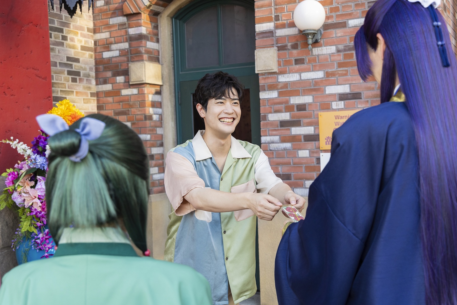 アニメ『薬屋のひとりごと』とユニバーサル･スタジオ･ジャパンがコラボしている『薬屋のひとりごと ミステリー・ウォーク ～謎の薬を調査せよ～』を体験した大塚剛央