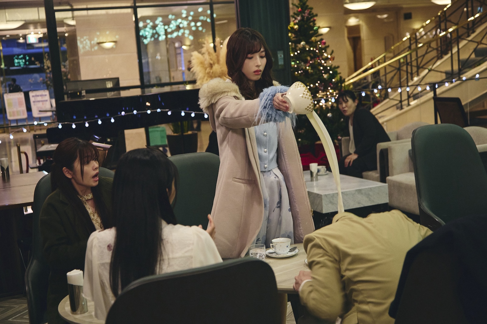 Amazon Original ドラマ『私の夫と結婚して』に出演する小芝風花、白石聖