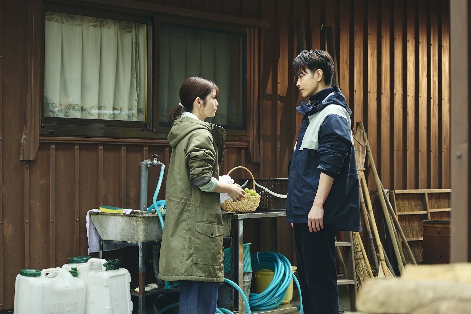Amazon Original ドラマ『私の夫と結婚して』に出演する小芝風花、佐藤健