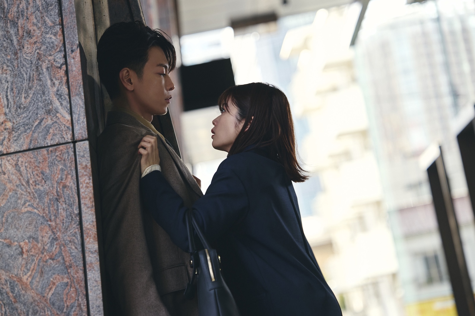 Amazon Original ドラマ『私の夫と結婚して』に出演する小芝風花、佐藤健