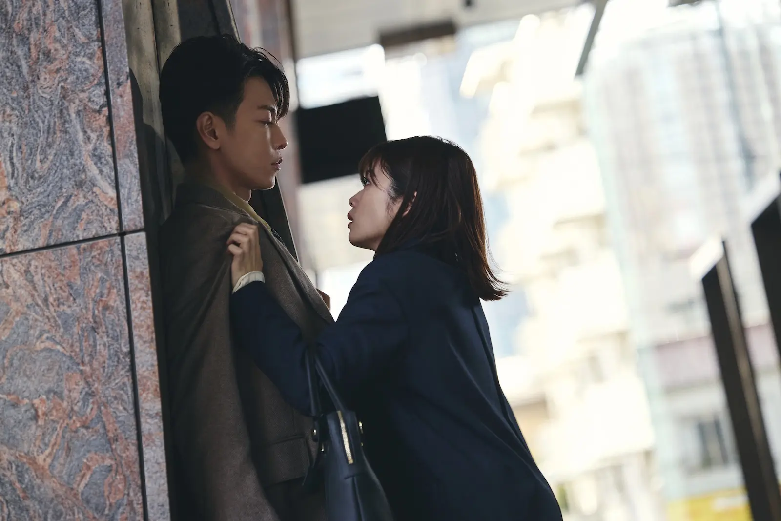 Amazon Original ドラマ『私の夫と結婚して』に出演する小芝風花、佐藤健