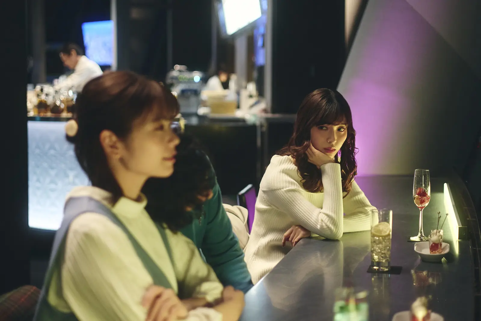 Amazon Original ドラマ『私の夫と結婚して』に出演する小芝風花、白石聖