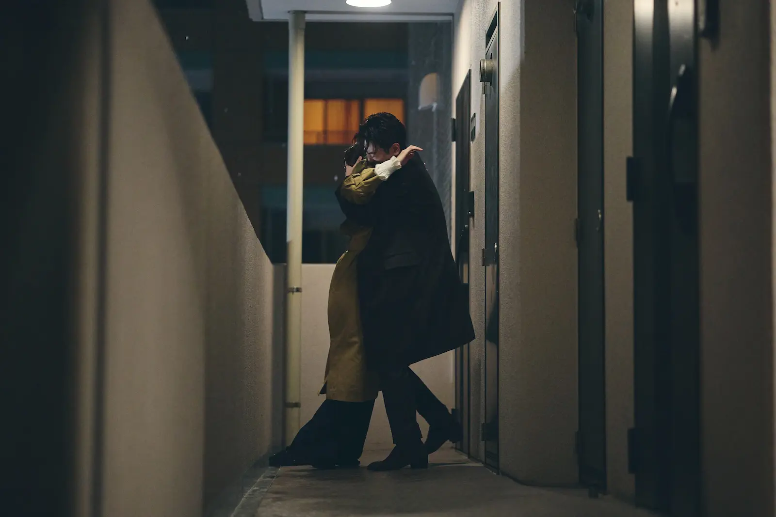 Amazon Original ドラマ『私の夫と結婚して』に出演する小芝風花、佐藤健