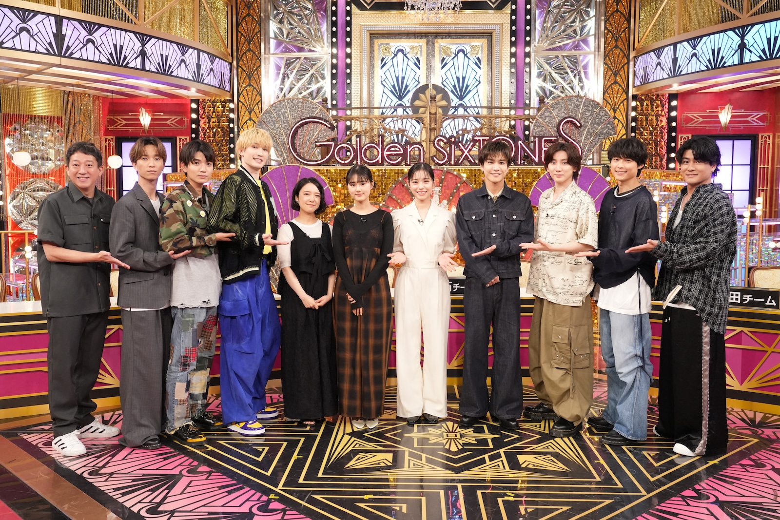 『Golden SixTONES』に出演するSixTONES、當真あみ、原菜乃華、上白石萌音、岩田剛典、高橋茂雄