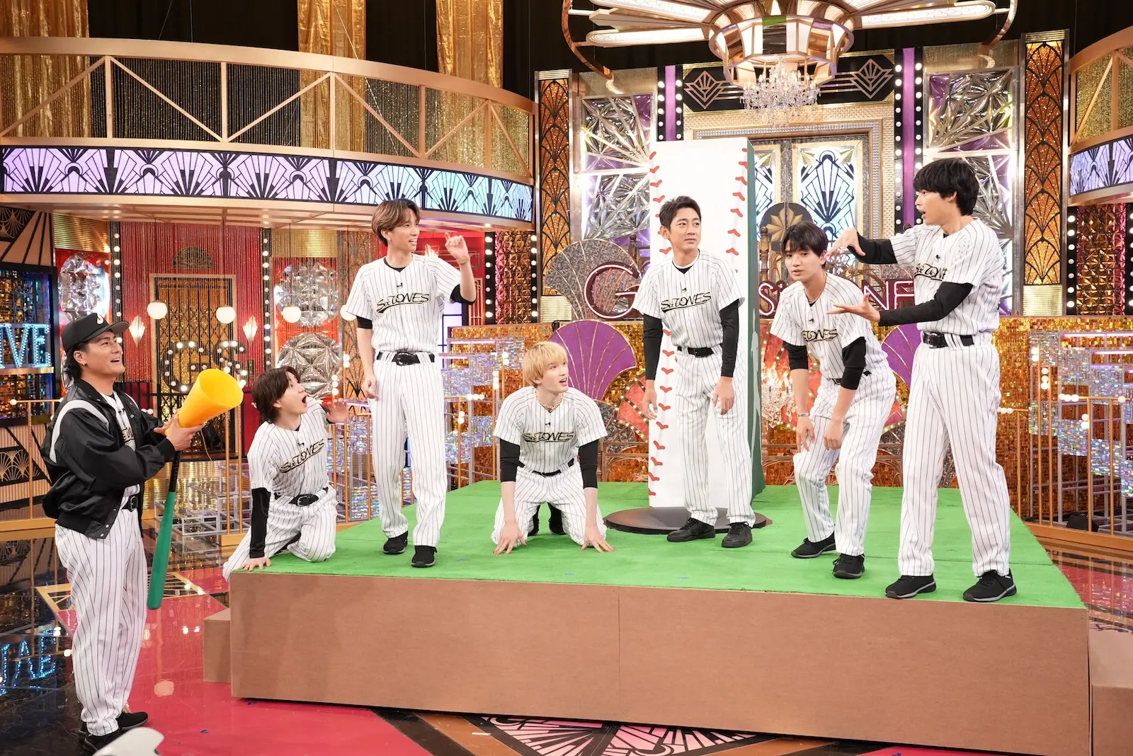 輝くストーン付きスタンダードドレス✨競技会や発表会、デモにオススメ❤️ ストーン付きスタンダードドレス✨競技会やデモ、発表会に最適な華やか