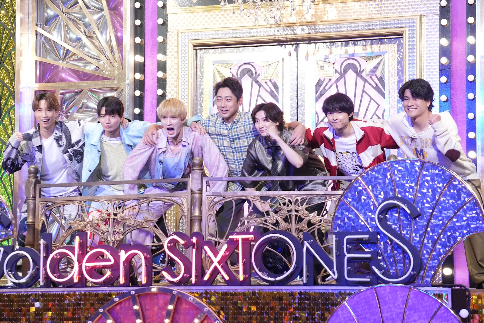 『Golden SixTONES』に出演するSixTONESと小泉孝太郎