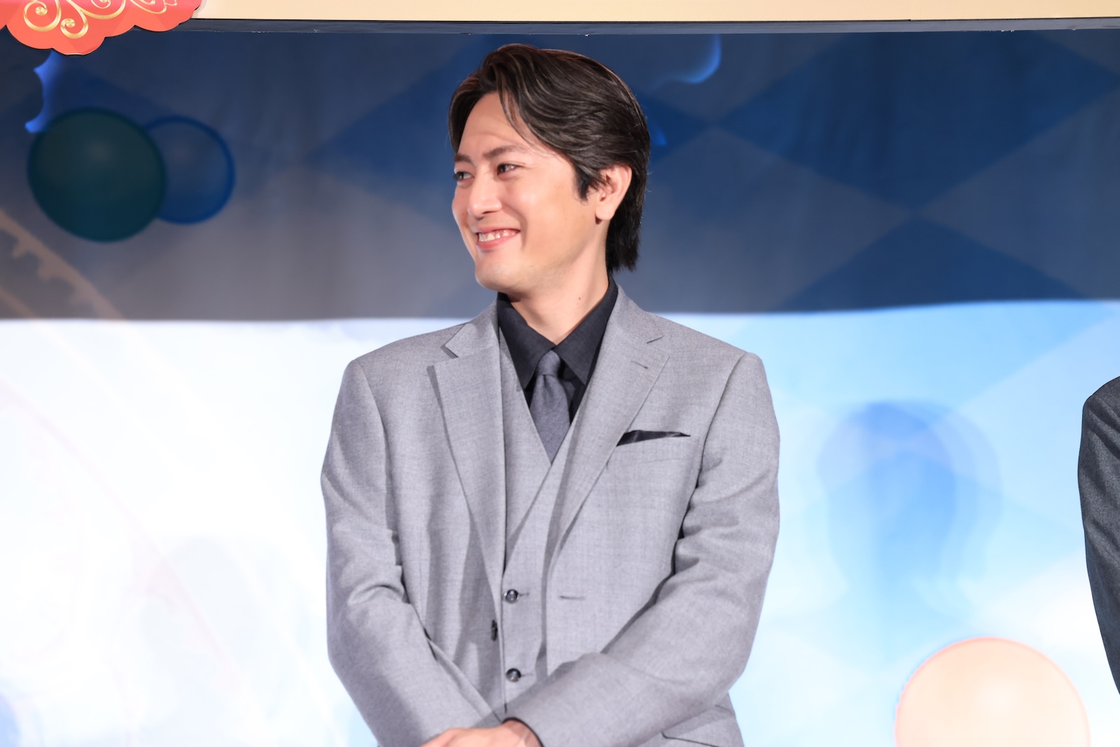 劇場アニメ『不思議の国でアリスと -Dive in Wonderland-』完成披露試写会舞台挨拶に登壇した間宮祥太朗