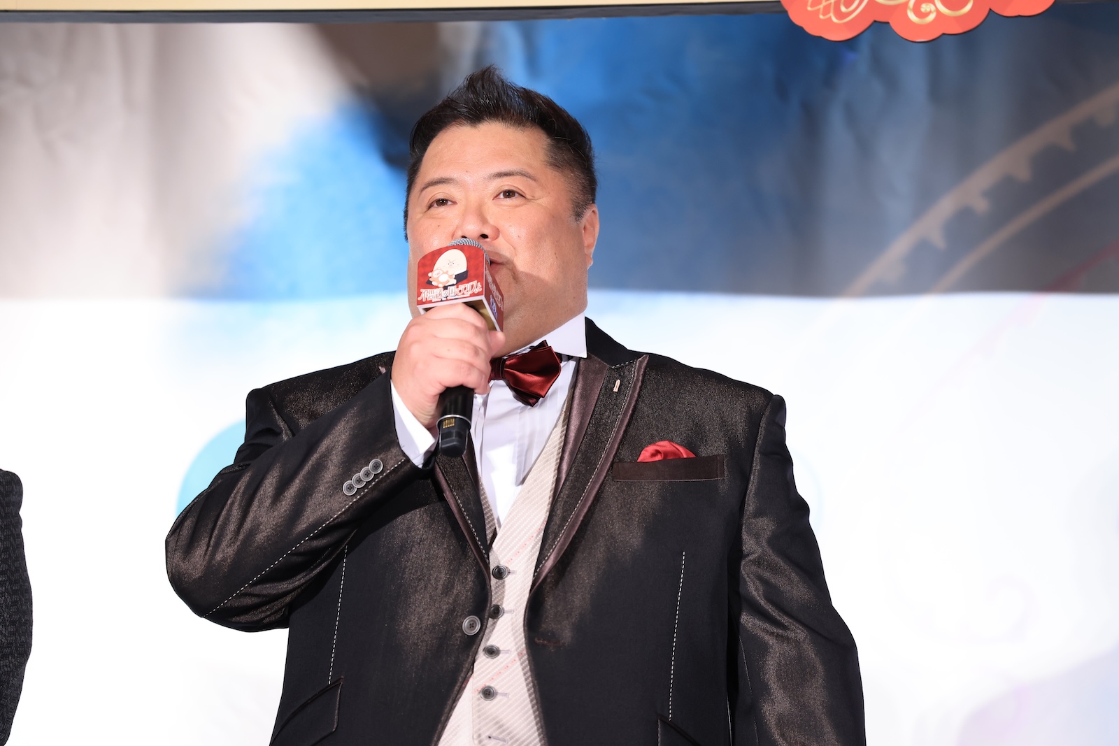 劇場アニメ『不思議の国でアリスと -Dive in Wonderland-』完成披露試写会舞台挨拶に登壇した小杉竜一（ブラックマヨネーズ）