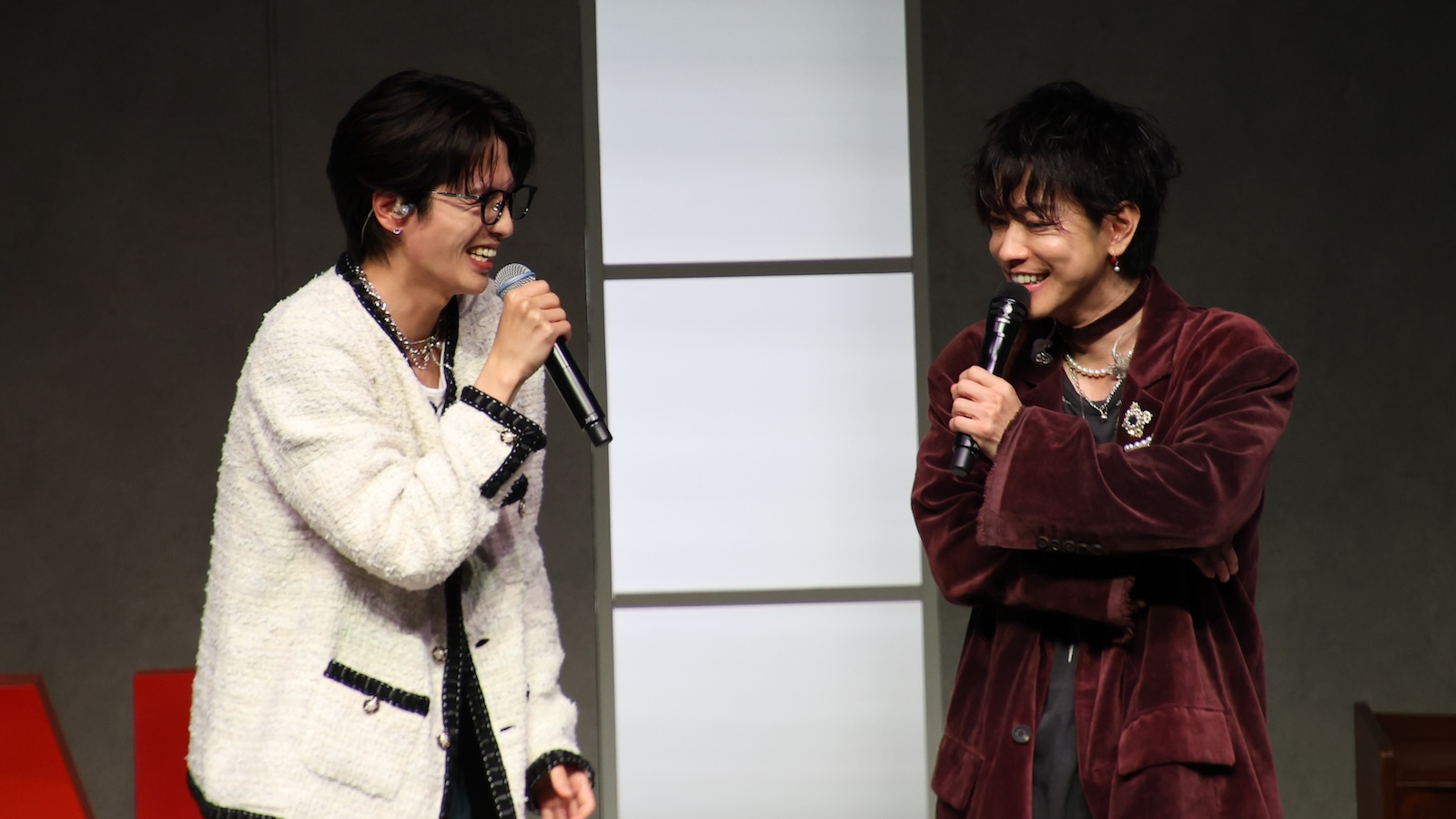 Netflixシリーズ『グラスハート』の世界最速試写会イベントにサプライズ登場した佐藤健、志尊淳