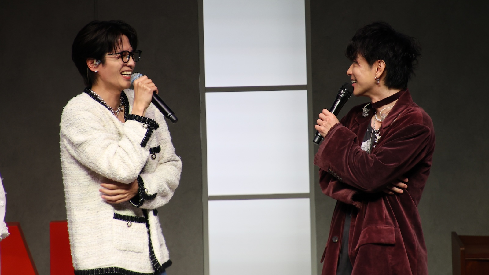 Netflixシリーズ『グラスハート』の世界最速試写会イベントにサプライズ登場した佐藤健、志尊淳