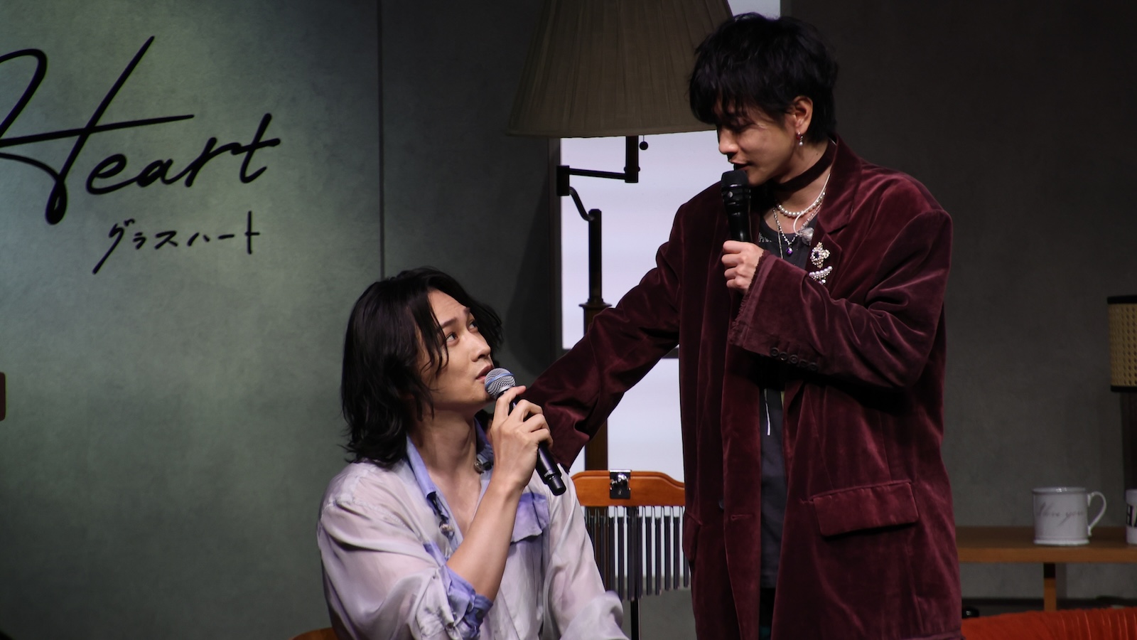 Netflixシリーズ『グラスハート』の世界最速試写会イベントにサプライズ登場した佐藤健、町田啓太