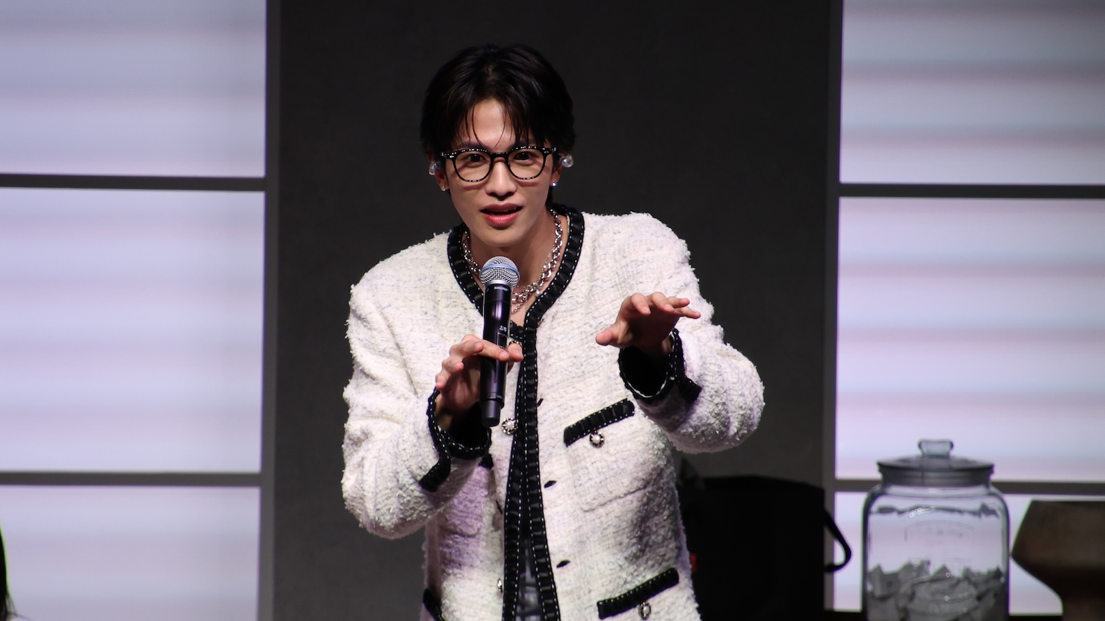 Netflixシリーズ『グラスハート』の世界最速試写会イベントにサプライズ登場した志尊淳