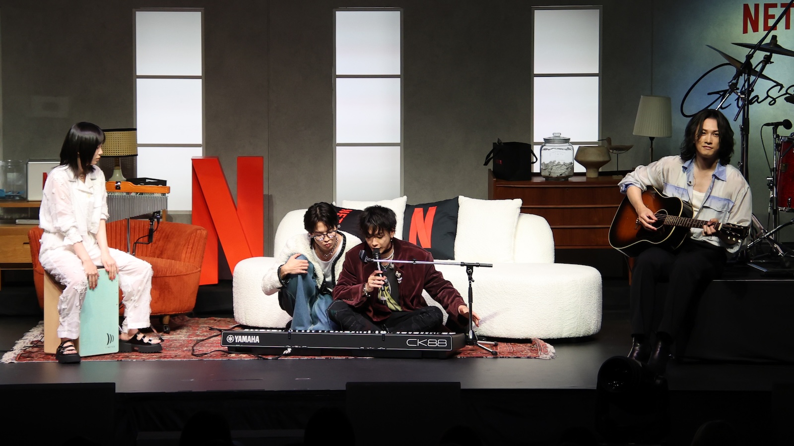 Netflixシリーズ『グラスハート』の世界最速試写会イベントにサプライズ登場した佐藤健、宮﨑優、町田啓太、志尊淳