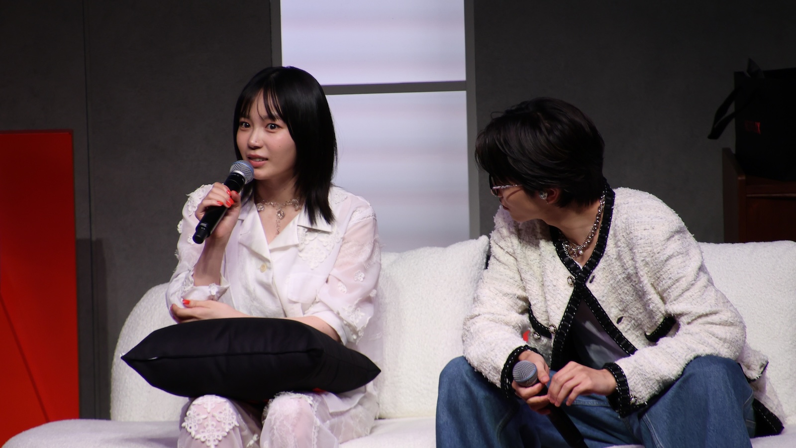Netflixシリーズ『グラスハート』の世界最速試写会イベントにサプライズ登場した宮﨑優、志尊淳