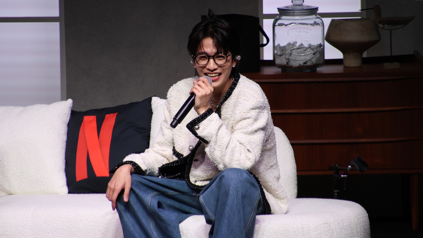 Netflixシリーズ『グラスハート』の世界最速試写会イベントにサプライズ登場した志尊淳