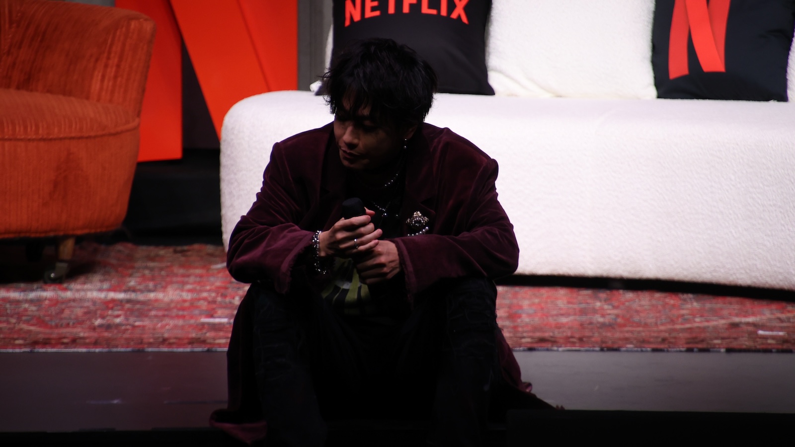 Netflixシリーズ『グラスハート』の世界最速試写会イベントにサプライズ登場した佐藤健