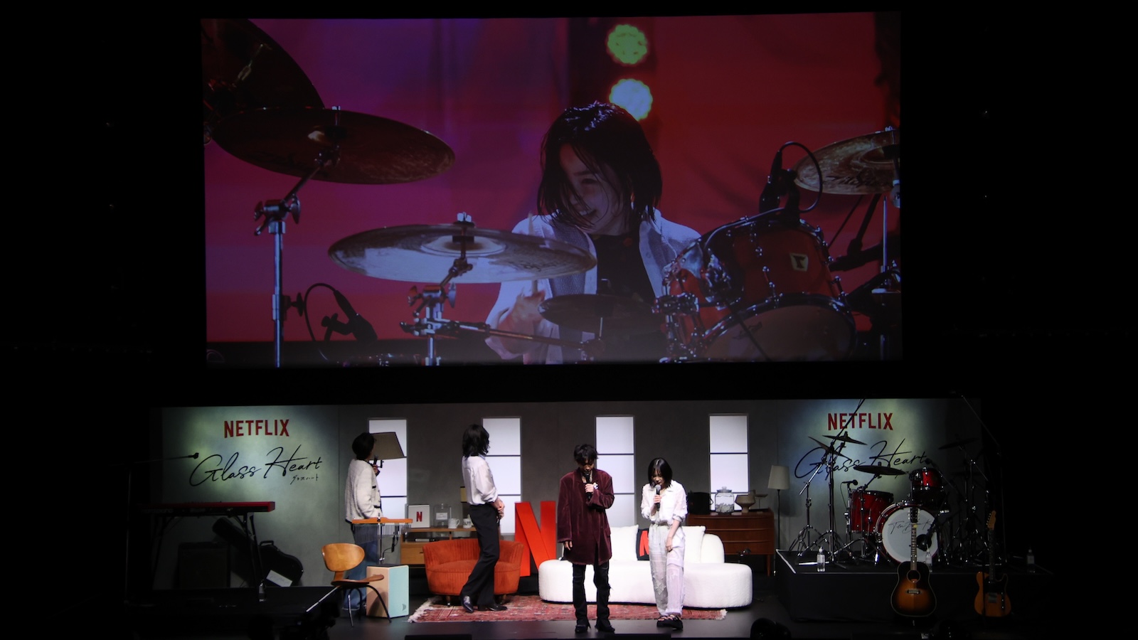 Netflixシリーズ『グラスハート』の世界最速試写会イベントにサプライズ登場した佐藤健、宮﨑優、町田啓太、志尊淳