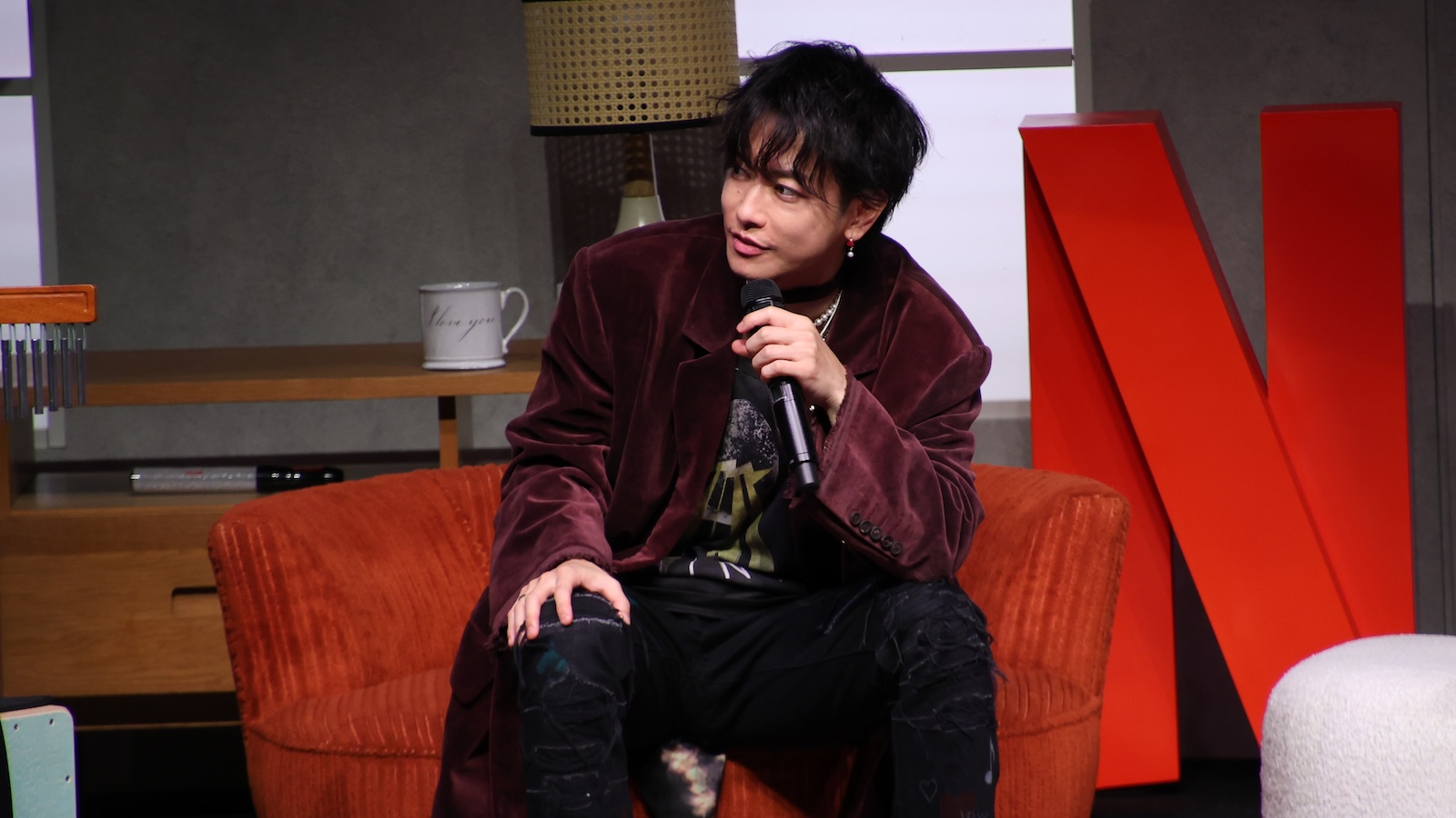 Netflixシリーズ『グラスハート』の世界最速試写会イベントにサプライズ登場した佐藤健