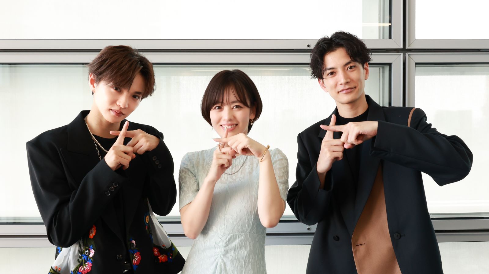 伊原六花と佐藤大樹と渡邊圭祐の写真
