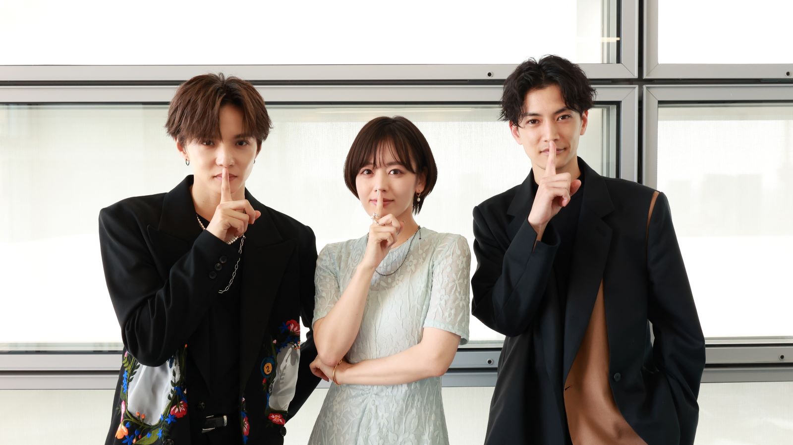 伊原六花と佐藤大樹と渡邊圭祐の写真