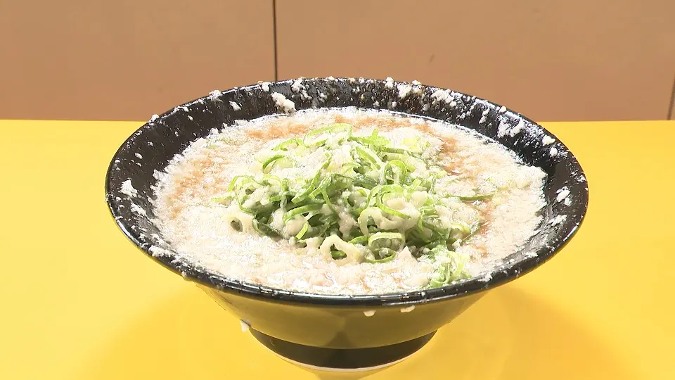 替え玉無料  限界に挑戦！替え玉無料食べ放題。濃厚な豚骨スープと10種類の麺が