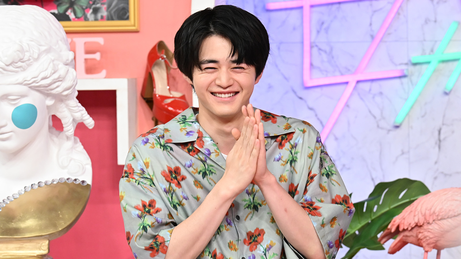 鈴鹿央士の写真