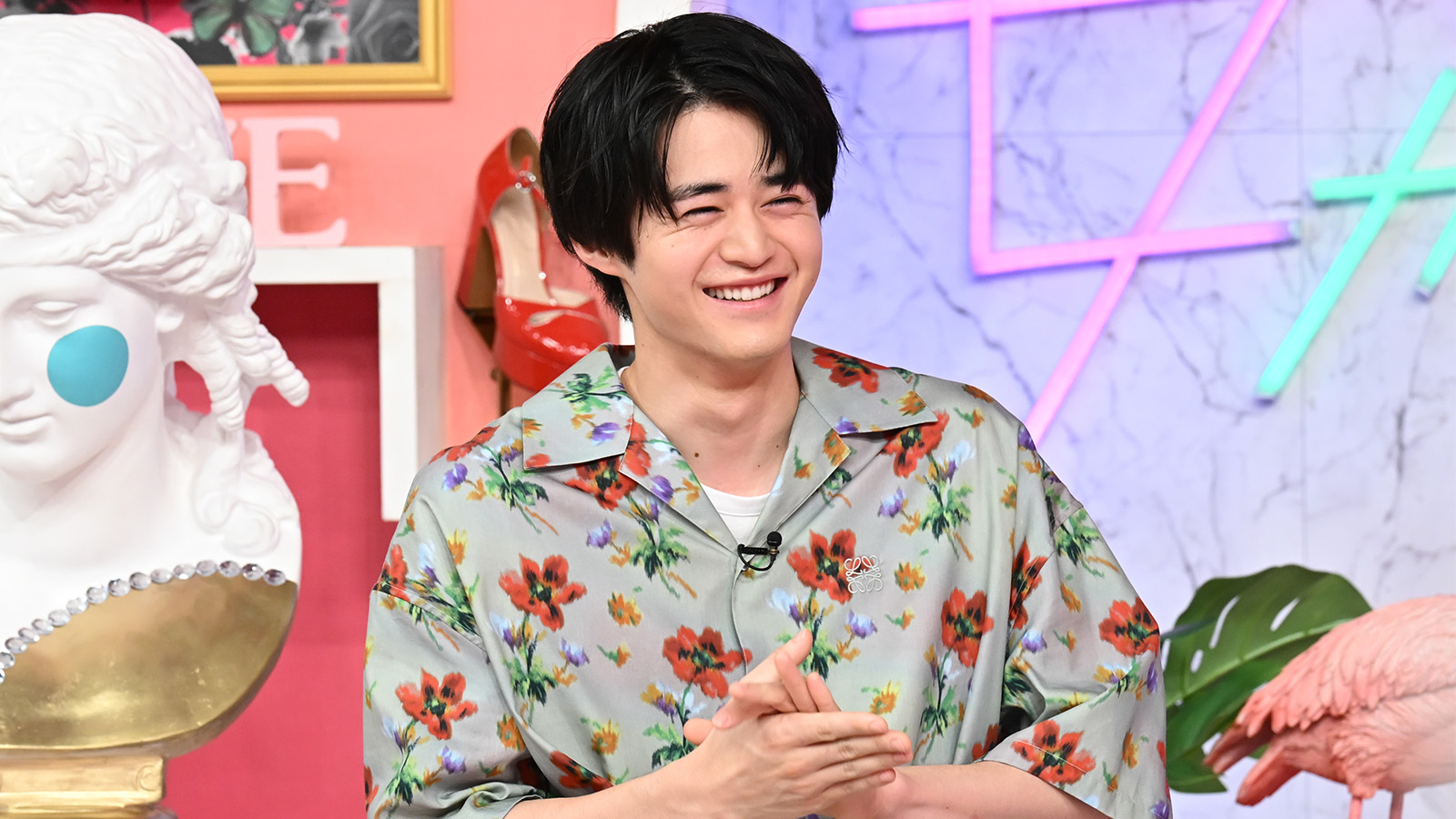 鈴鹿央士の写真