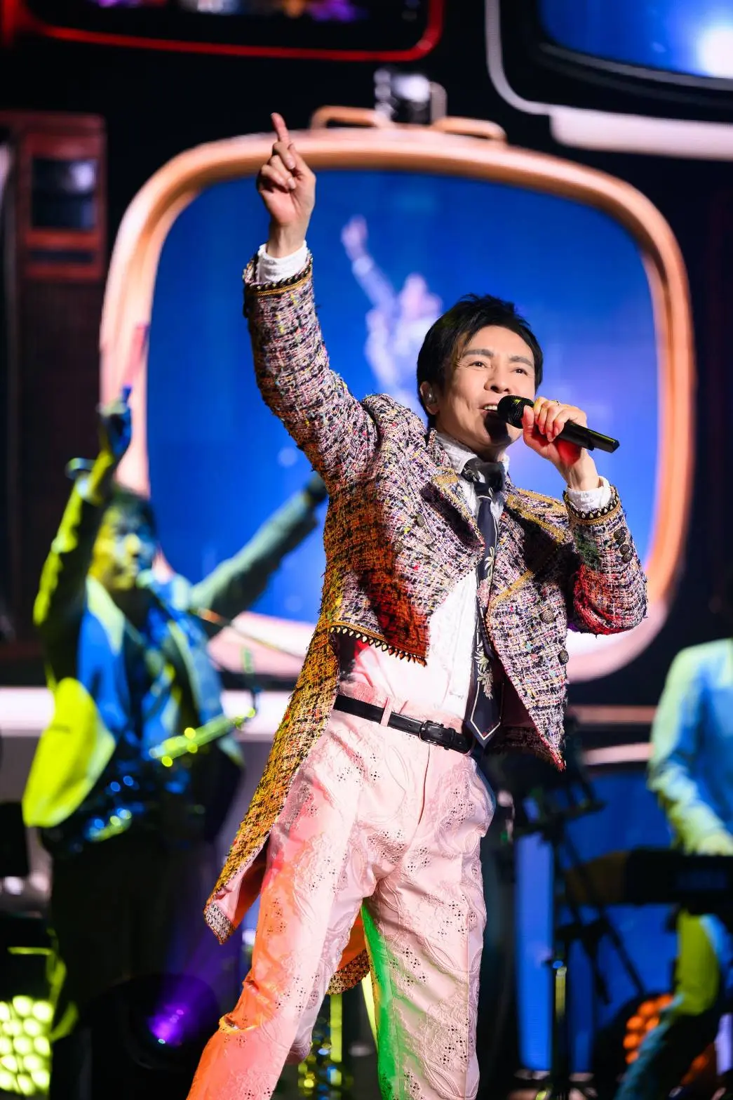 郷ひろみ本人がLIVE中で着用していたFENDYシャツ 郷ひろみ本人がLIVE中で着用していたFENDYシャツ thumbnail