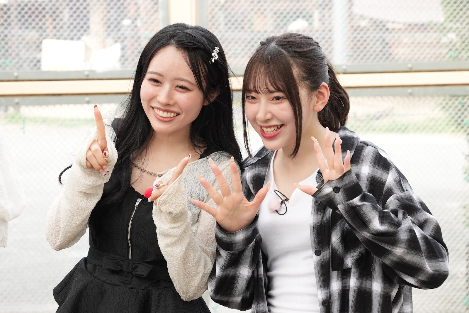 佐野愛花と桜庭遥花の写真