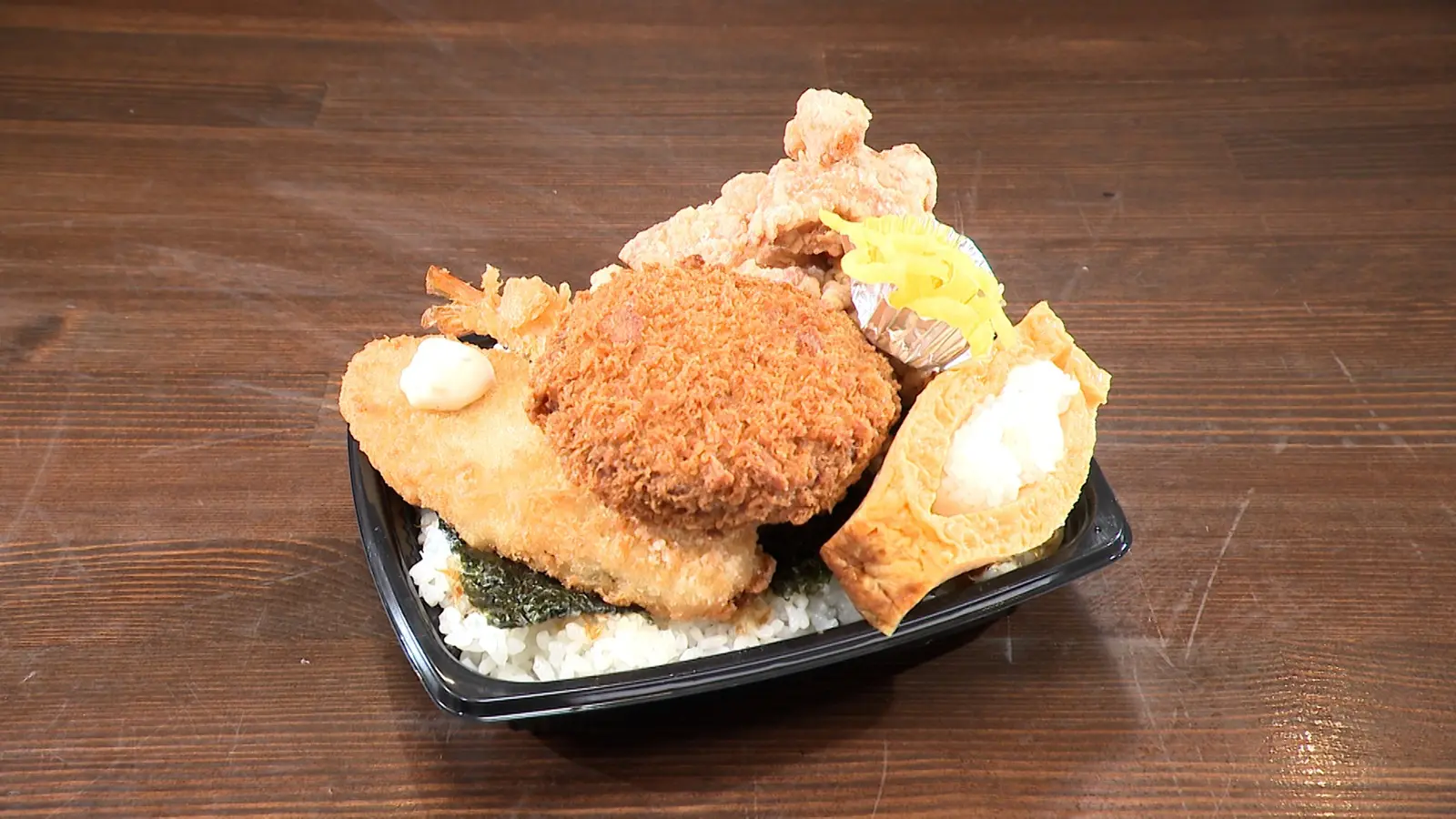 元警察官の“ルール違反海鮮丼”の店がキッチンカーで緊急出動