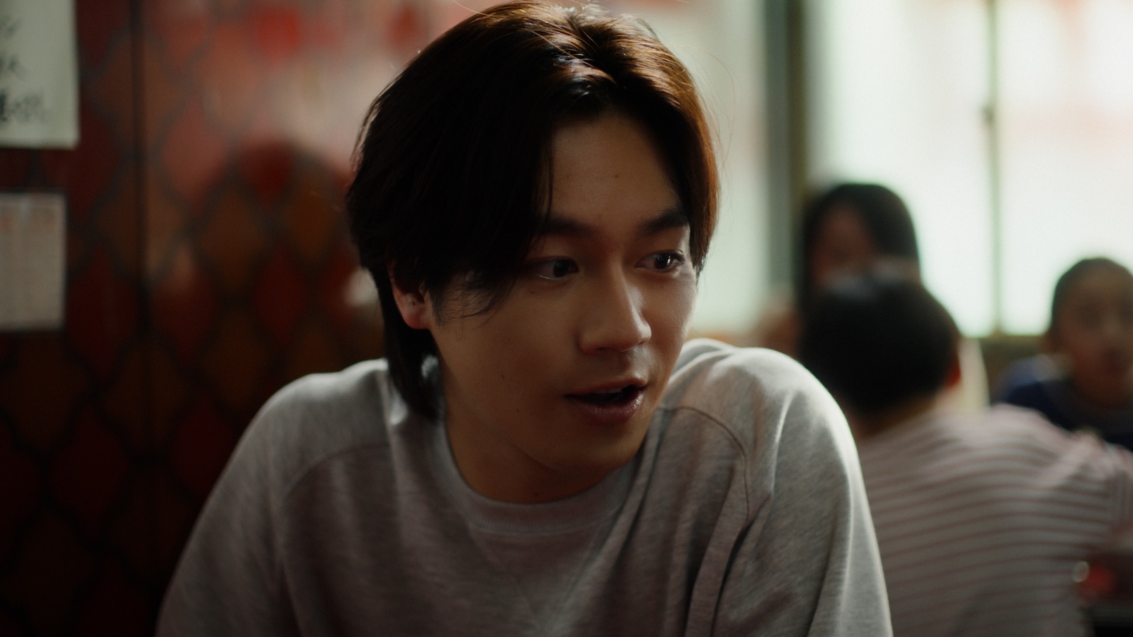 新TVCM『「ザ★®」＜シュウマイ＞母ちゃん、これ家でも食いてぇよ』篇に出演するTravis Japan・松田元太