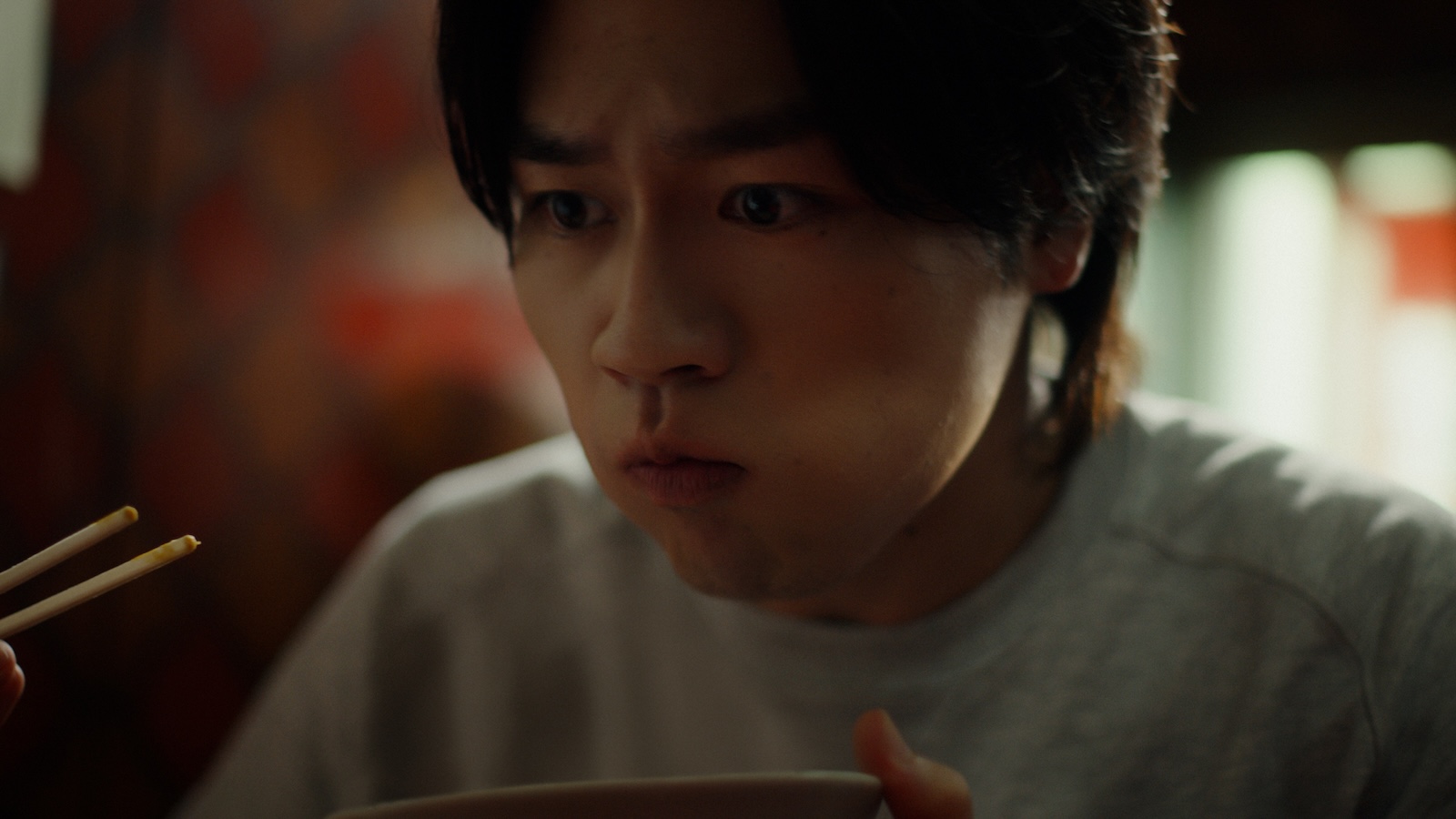 新TVCM『「ザ★®」＜シュウマイ＞母ちゃん、これ家でも食いてぇよ』篇に出演するTravis Japan・松田元太