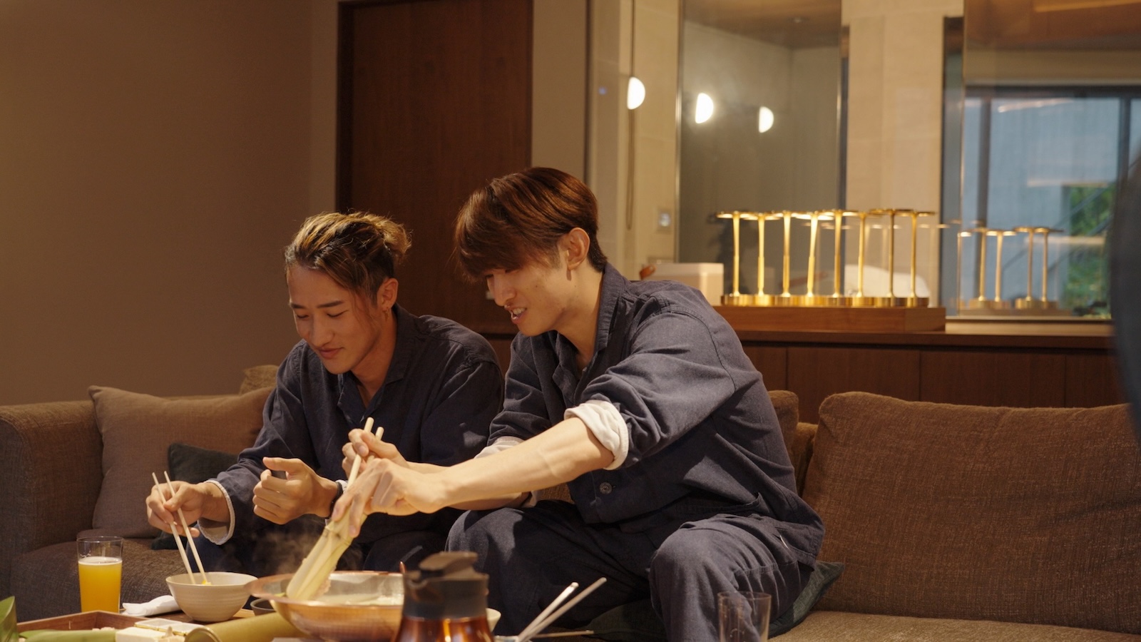 『旅する Snow Man - Traveling with Snow Man -』に出演するSnow Man・岩本照&向井康二