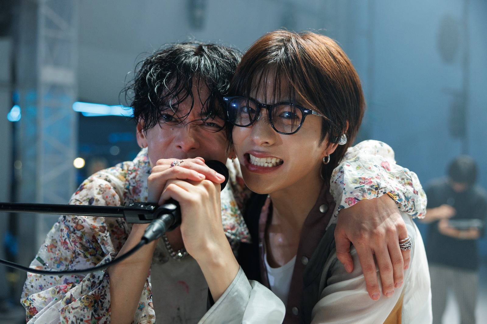 Netflixシリーズ『グラスハート』に出演する佐藤健&志尊淳