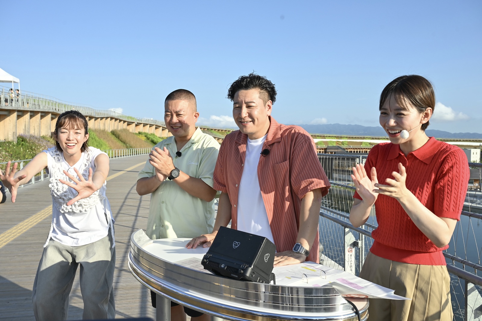 『高校生クイズ2025』に出演するチョコレートプラネット・佐藤栞里・石川みなみアナウンサー