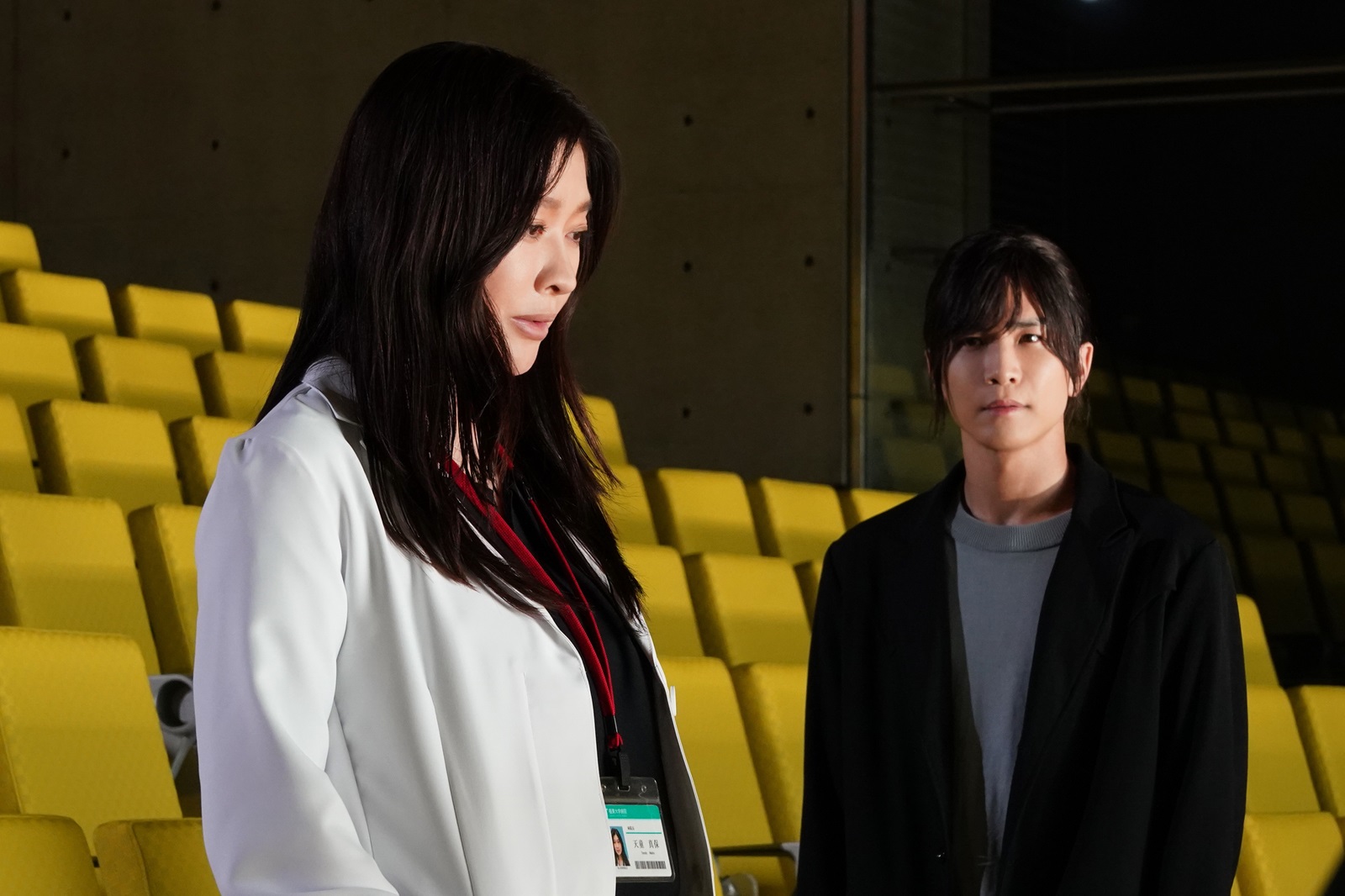 岩田剛典と篠原涼子の写真