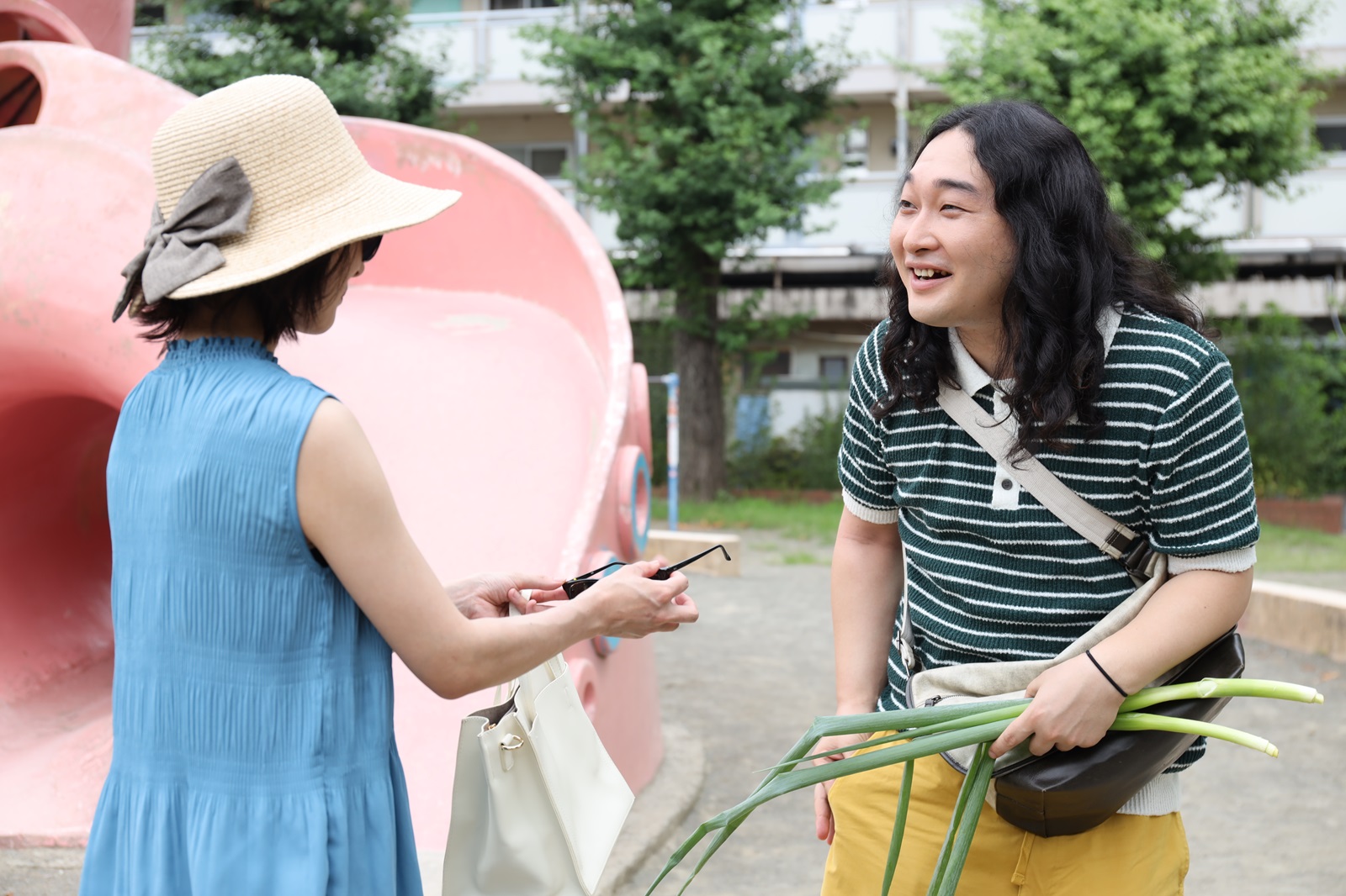 かが屋・賀屋壮也と谷村美月の写真