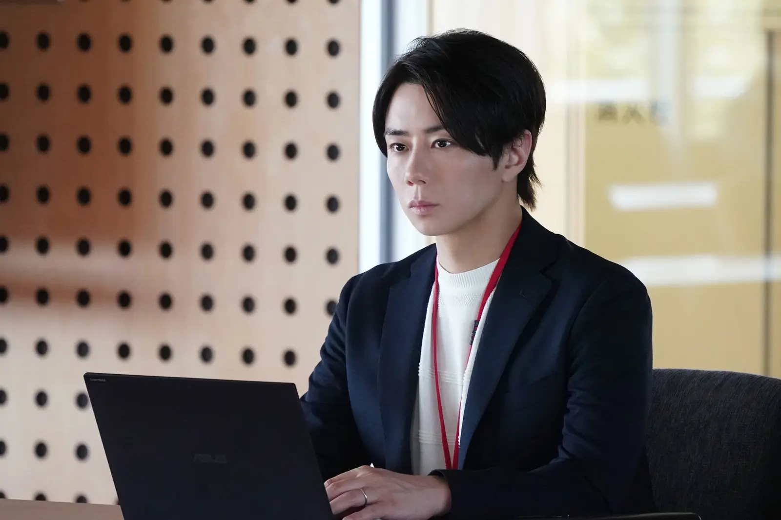 親友の裏切りのあとは相棒との別れ…ピンチに陥った鳴木（岩田剛典）に