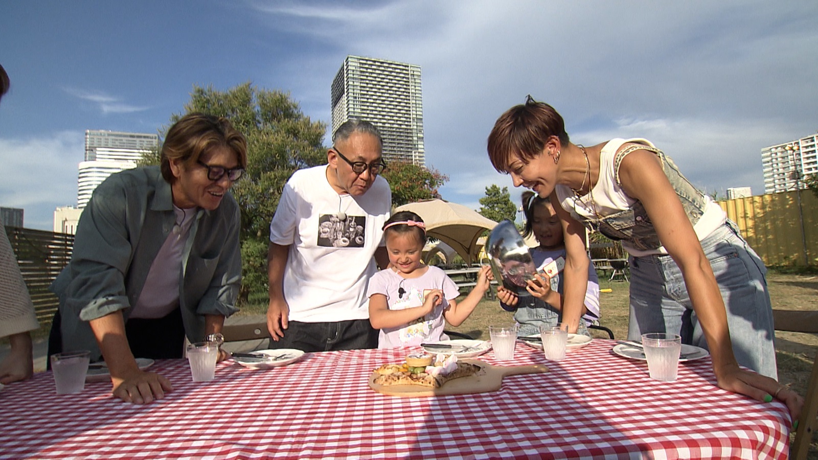 ヒロミと林家正蔵と土屋アンナの写真