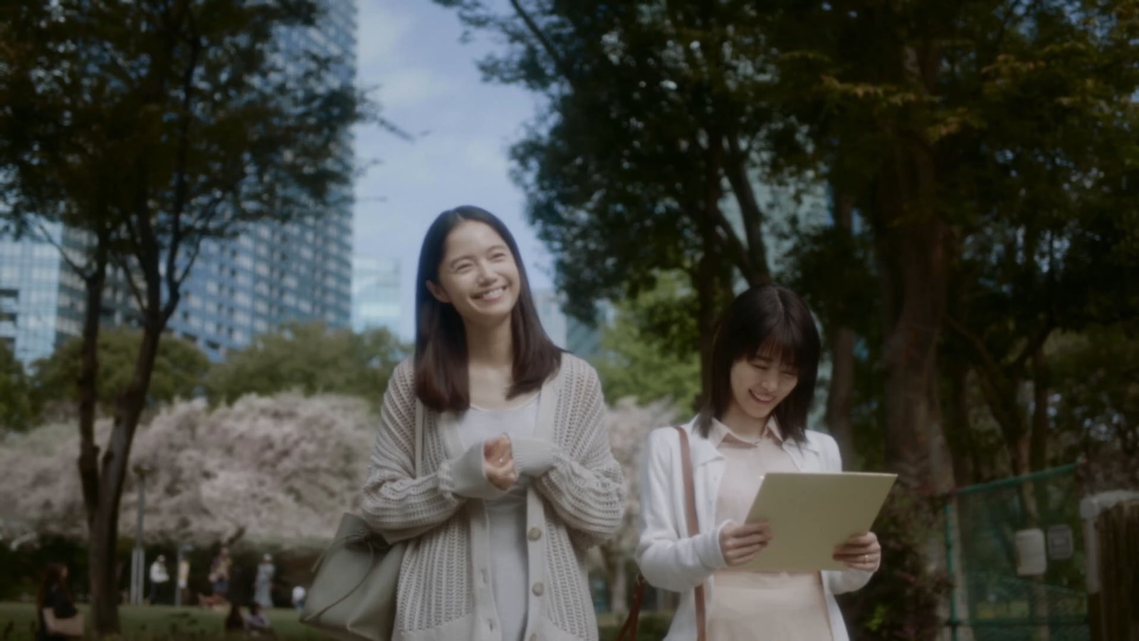 映画『秒速5センチメートル』に出演する高畑充希、宮﨑あおい
