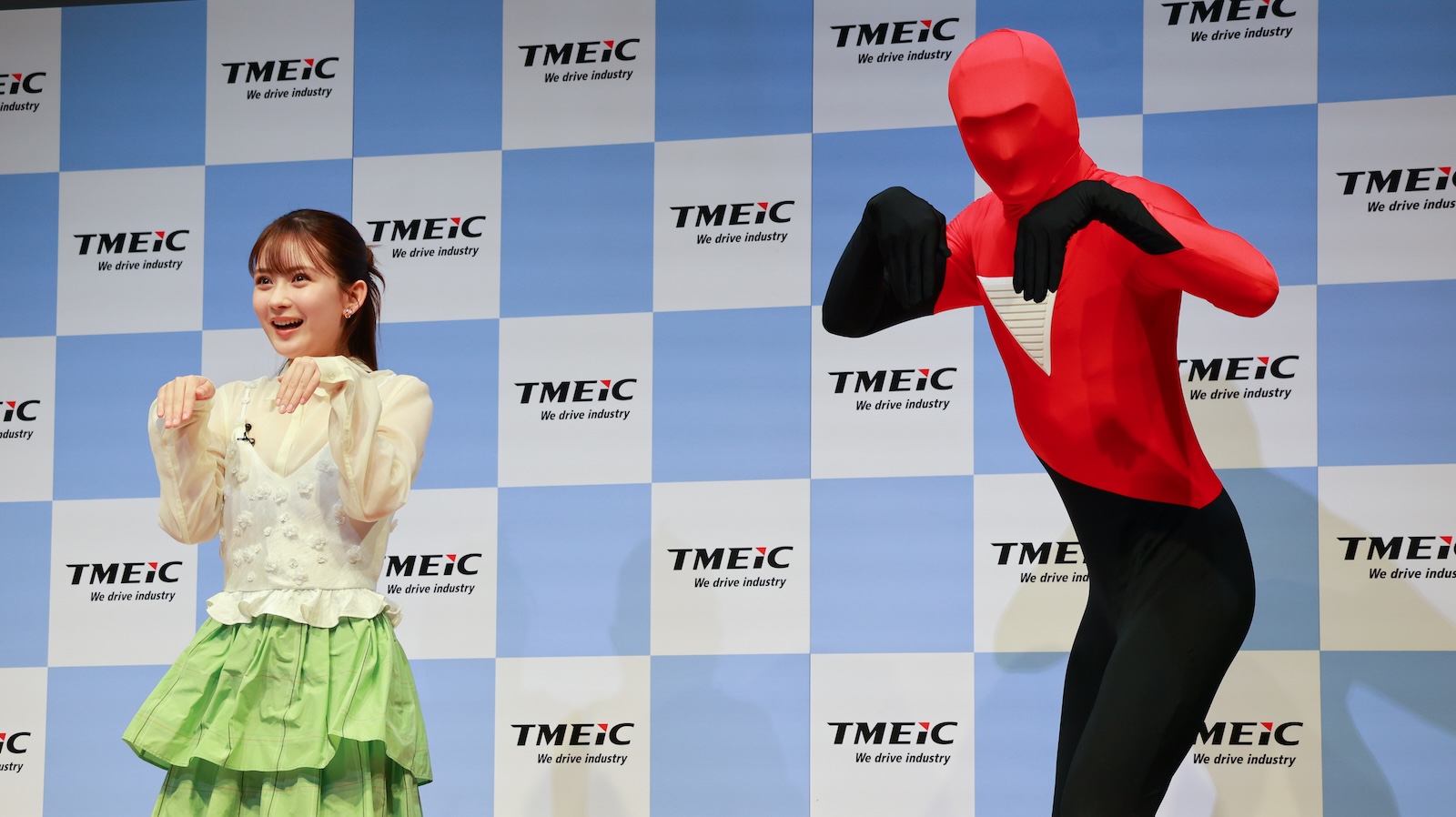 畑芽育の写真