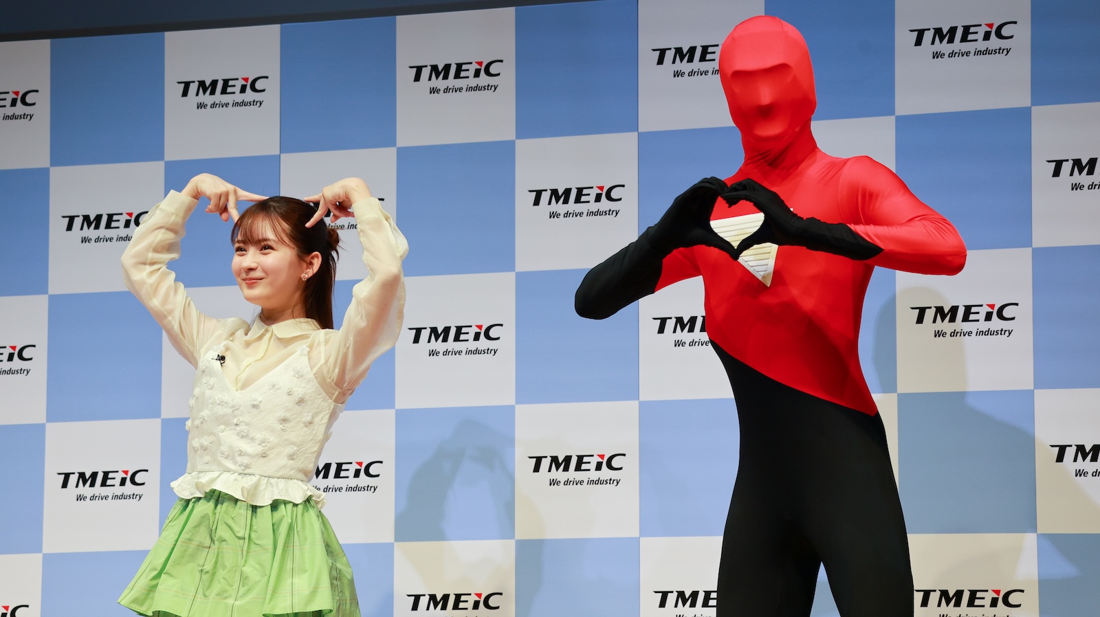 畑芽育の写真