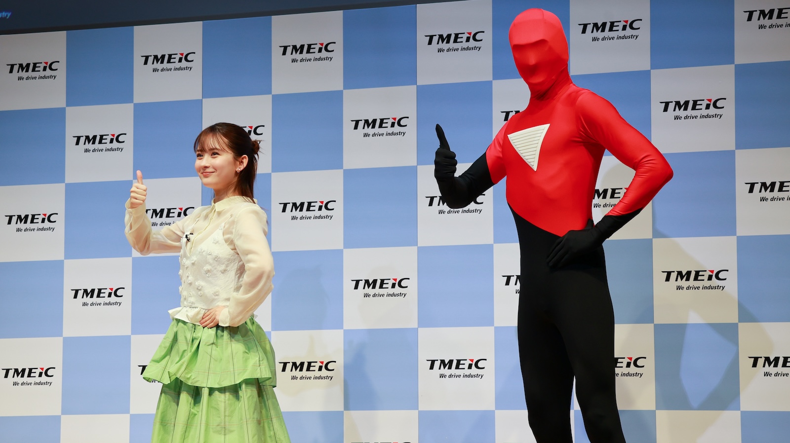 畑芽育の写真