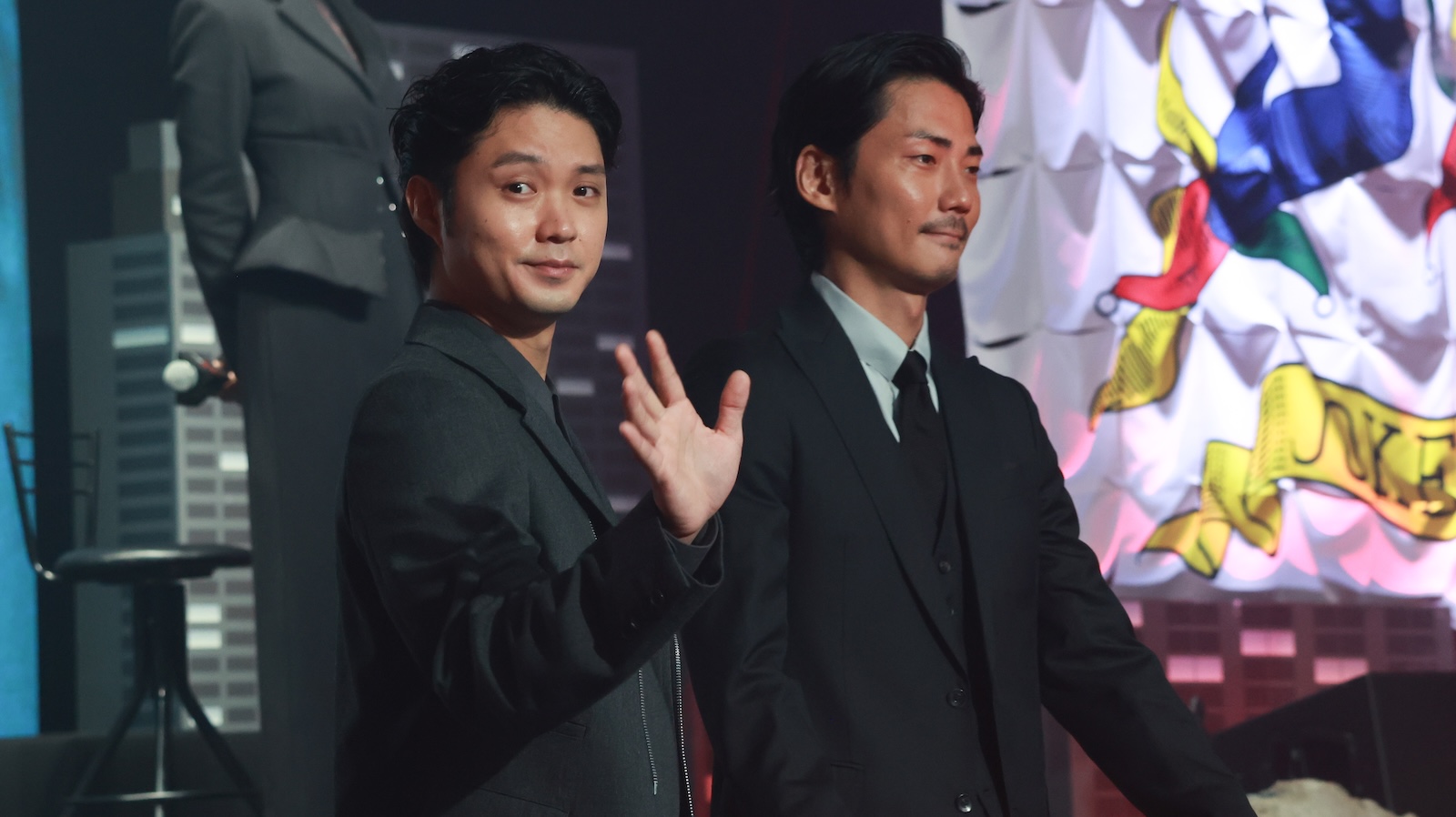 Netflixシリーズ『今際の国のアリス』グローバルファンイベントに登壇した磯村勇斗、毎熊克哉
